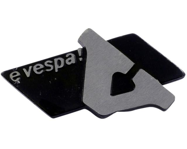 Schriftzug eVespa!, Gepäckfach für Vespa PK50XL FL:HP:N:Plurimatic:Automatica>Bauart XL2:XL2 Elestart:PK125 N:XL2 schwarz:alu,